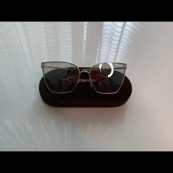 Tom Ford Helena TF653 18C Sunglasses display picture 2